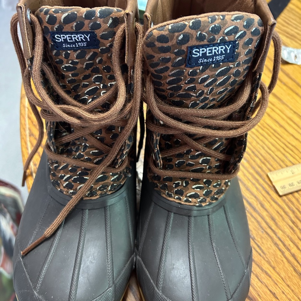 Sperry Duck Boots Women's 5 M Brown Leopard print‎ Waterproof lace up rain/snow